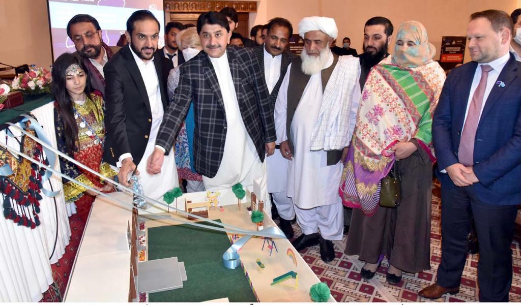 Bizenjo vows construction of buildings for Balochistan shelterless schools