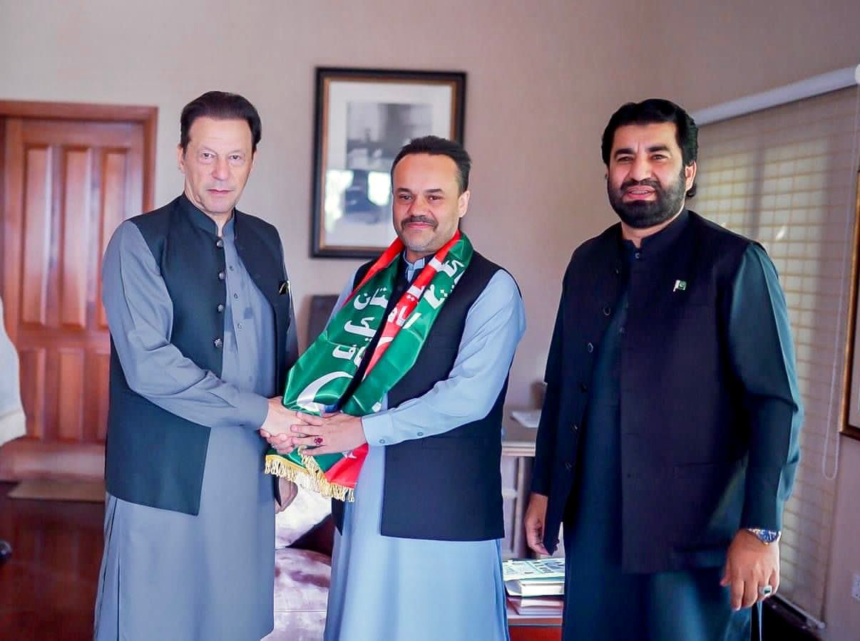 Noor Khan Khilji calls on PTI Chief Imran Khan