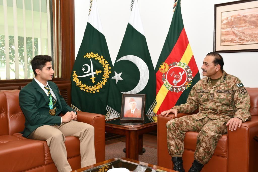 World Junior Squash Champion Hamza calls on COAS General Syed Asim Munir