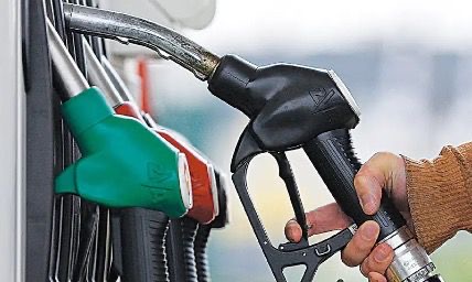 Govt Slashes Petrol Price by Rs7.54, Hikes Diesel by Rs1.48 per Litre • Quetta Voice Breaking News, English News, Technology, Health