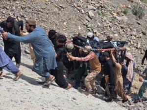 People carrying the injured: Photo Quetta Voice
